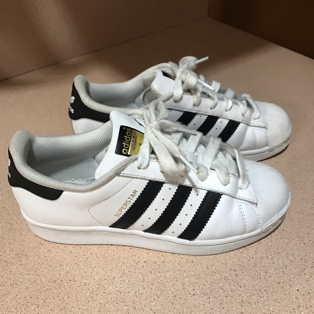 ADIDAS superstar Kids Yourh size 4.5 shoes